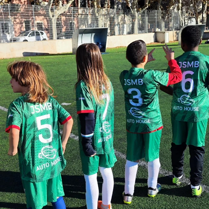 Montage vidéo d'un match de football pour un club sportif